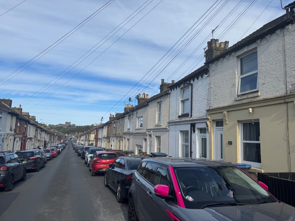 Lot: 117 - FREEHOLD RESIDENTIAL INVESTMENT - Street scene with distant view of Dover Castle